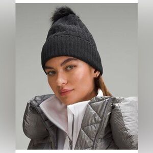 Lululemon cable knit Pom beanie nwt